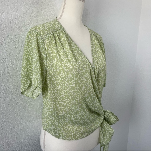 NWOT Lush Ranya Cropped Wrap Top Floral Spring Summer Size Large - Picture 4 of 8